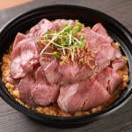 【肉3倍300g】至極のメガ盛り牛赤身丼～特製だれ～